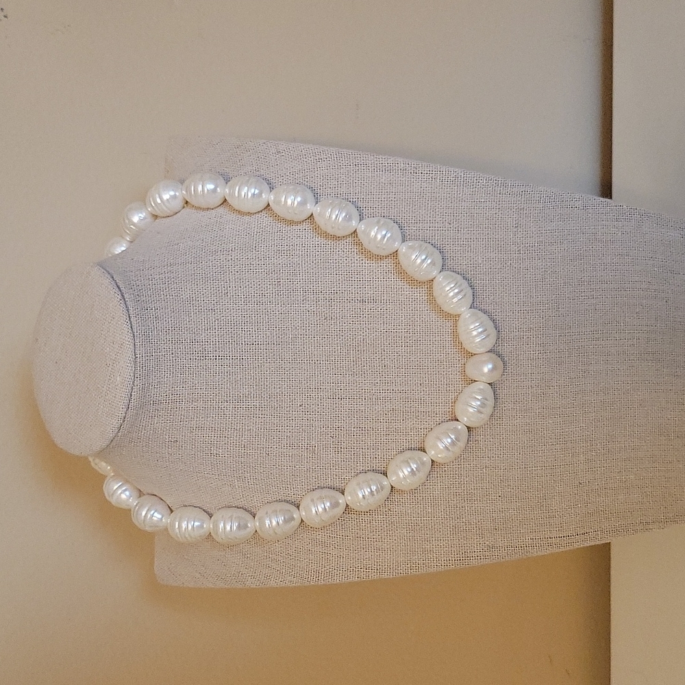 Anthro Serefina Pearl Toggle Necklace